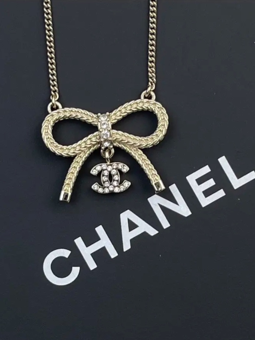 Vintage Luxury Bow mini Necklace